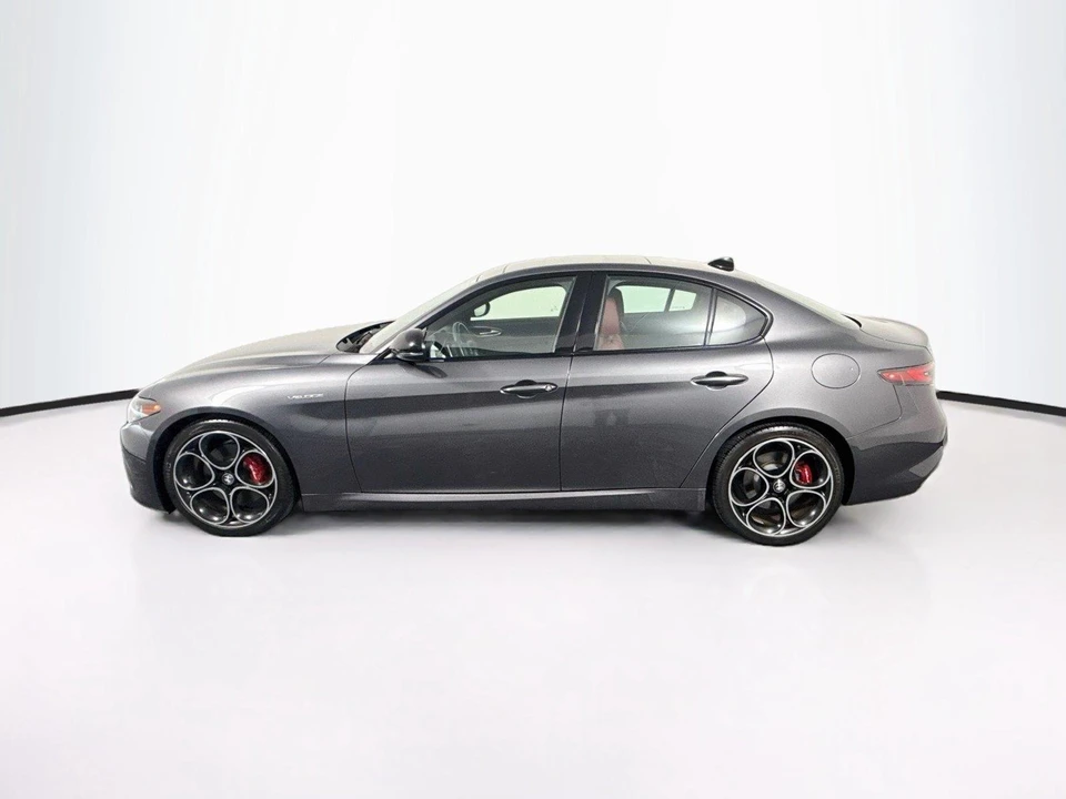 2024 Alfa Romeo Giulia - Image 2 of 31