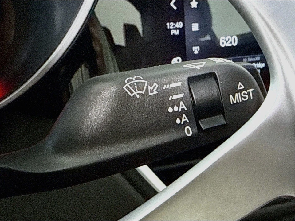 2024 Alfa Romeo Giulia - Image 14 of 31