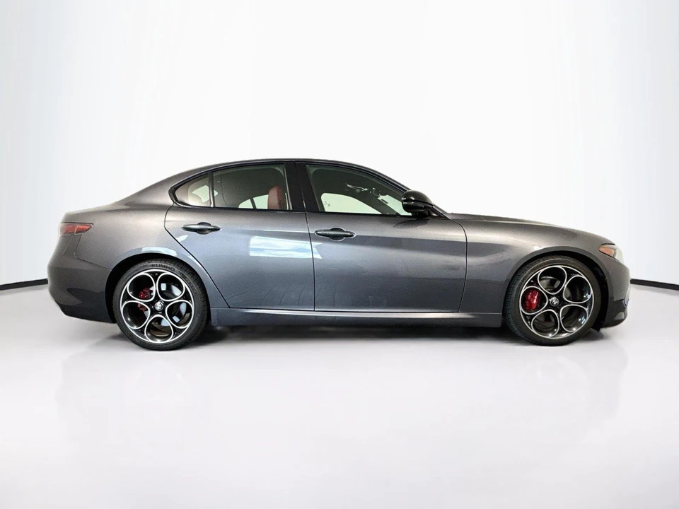 2024 Alfa Romeo Giulia - Image 6 of 19