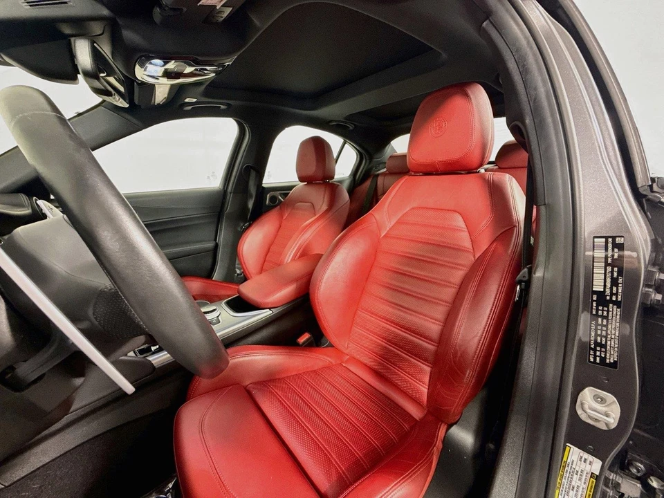 2024 Alfa Romeo Giulia - Image 10 of 31