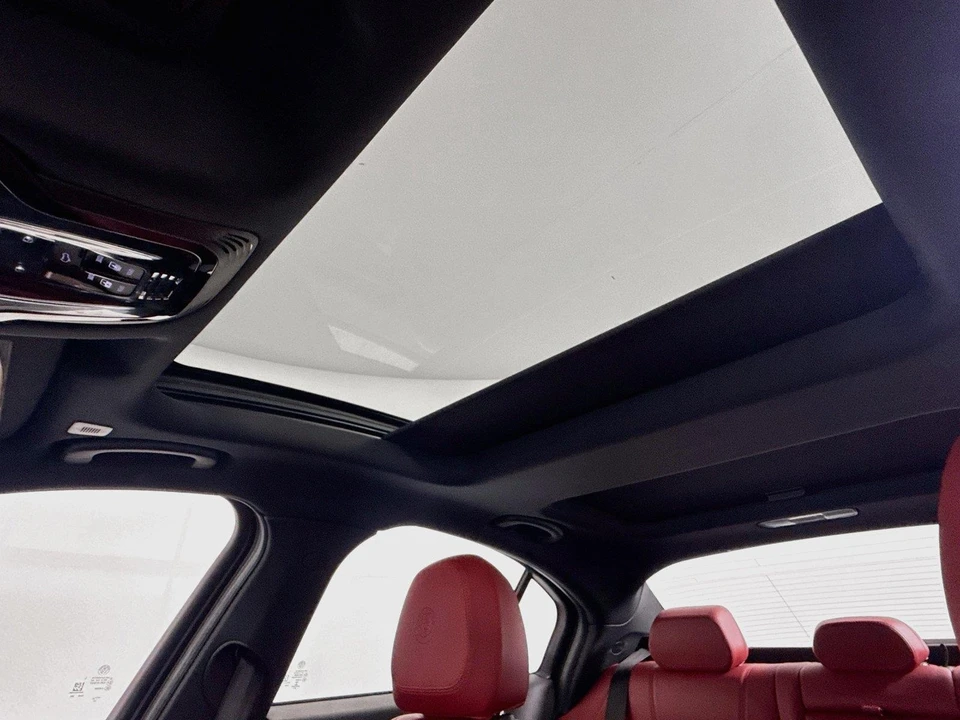 2024 Alfa Romeo Giulia - Image 25 of 31