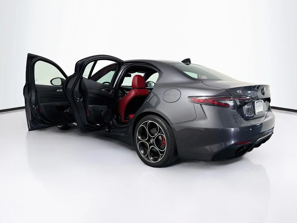 2024 Alfa Romeo Giulia - Image 19 of 19