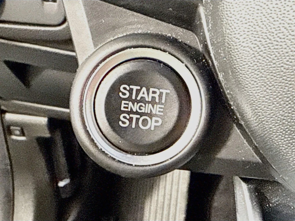 2024 Alfa Romeo Giulia - Image 21 of 31