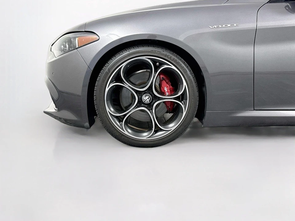 2024 Alfa Romeo Giulia - Image 14 of 19