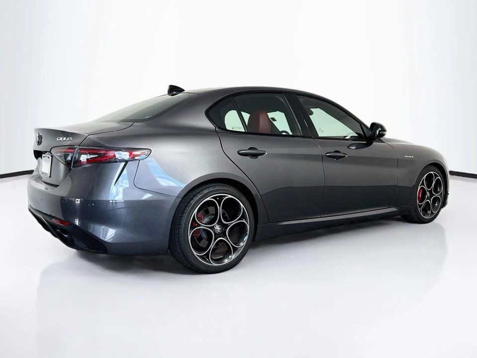 2024 Alfa Romeo Giulia - Image 5 of 19
