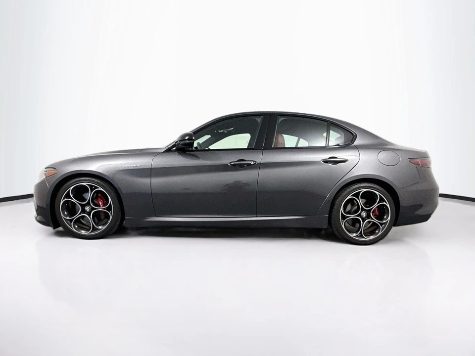 2024 Alfa Romeo Giulia - Image 2 of 19