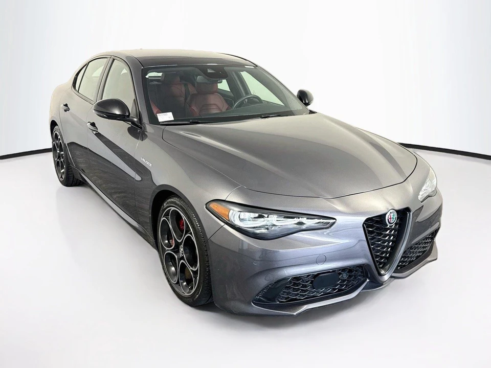 2024 Alfa Romeo Giulia - Image 7 of 31