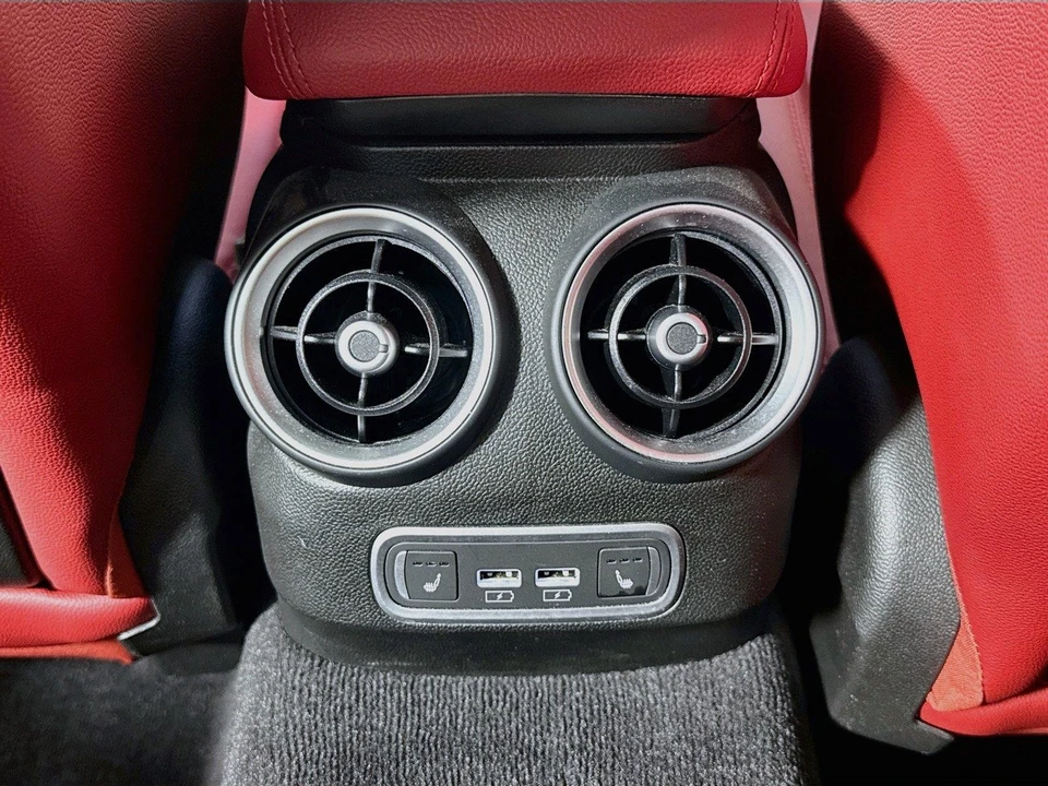 2024 Alfa Romeo Giulia - Image 27 of 31