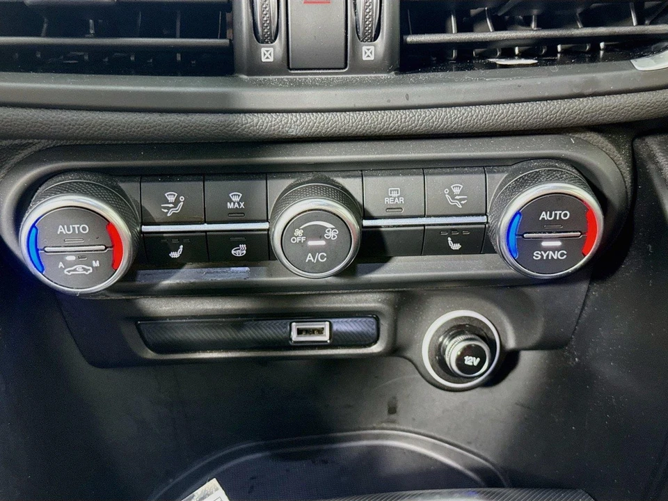 2024 Alfa Romeo Giulia - Image 22 of 31