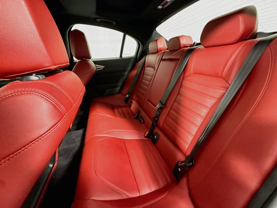 2024 Alfa Romeo Giulia - Image 10 of 19