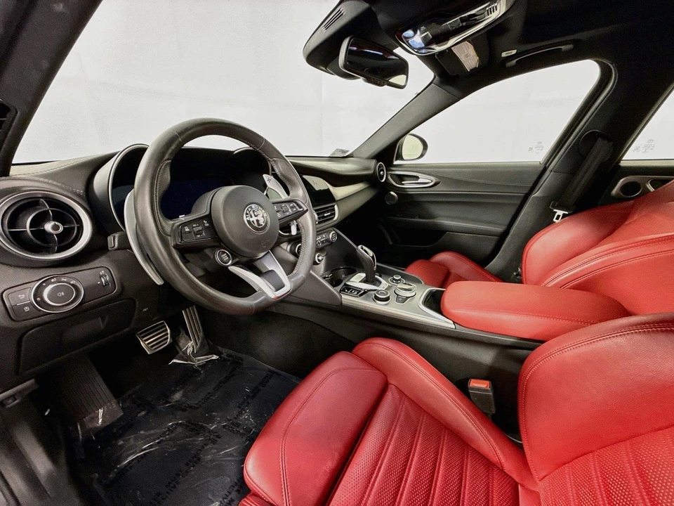 2024 Alfa Romeo Giulia - Image 9 of 19