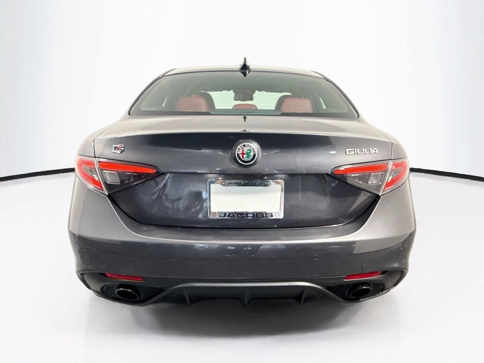2024 Alfa Romeo Giulia - Image 4 of 31