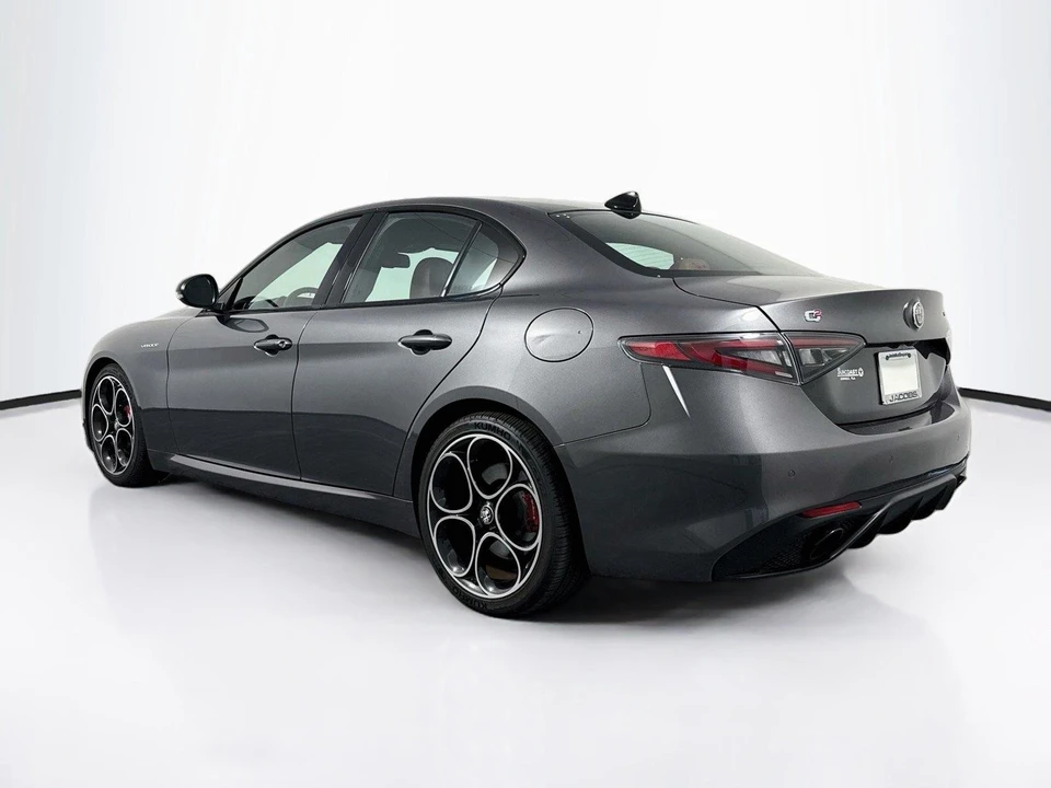 2024 Alfa Romeo Giulia - Image 3 of 19