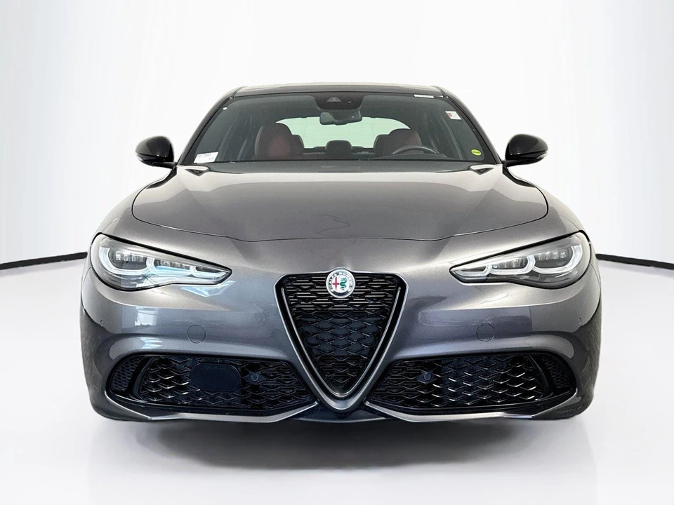 2024 Alfa Romeo Giulia - Image 8 of 19