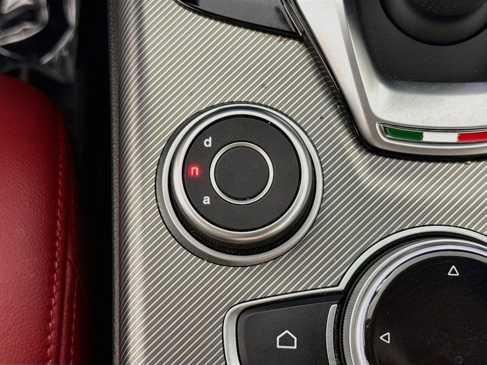 2024 Alfa Romeo Giulia - Image 20 of 31