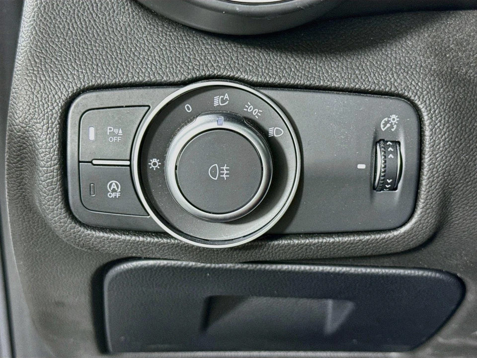 2024 Alfa Romeo Giulia - Image 15 of 31