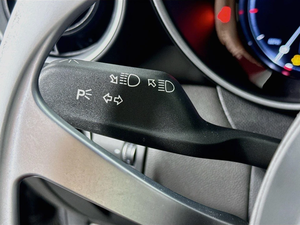 2024 Alfa Romeo Giulia - Image 13 of 31