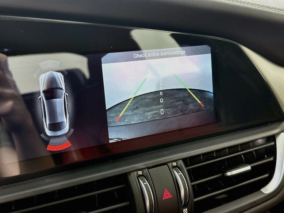 2024 Alfa Romeo Giulia - Image 18 of 31
