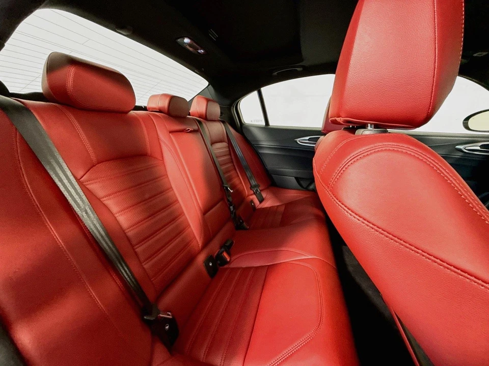 2024 Alfa Romeo Giulia - Image 12 of 19