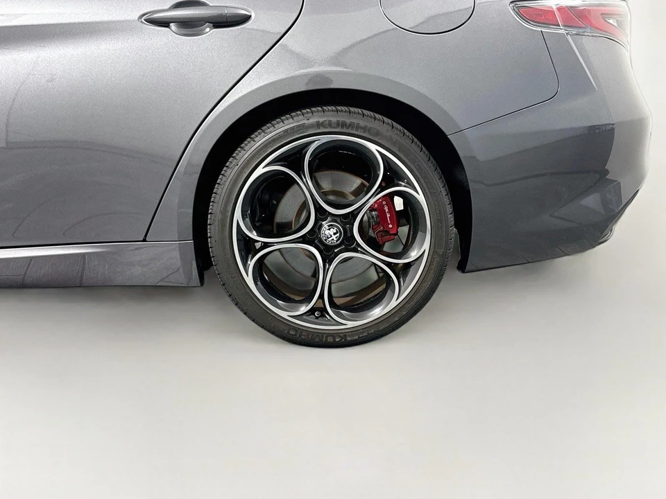 2024 Alfa Romeo Giulia - Image 15 of 19