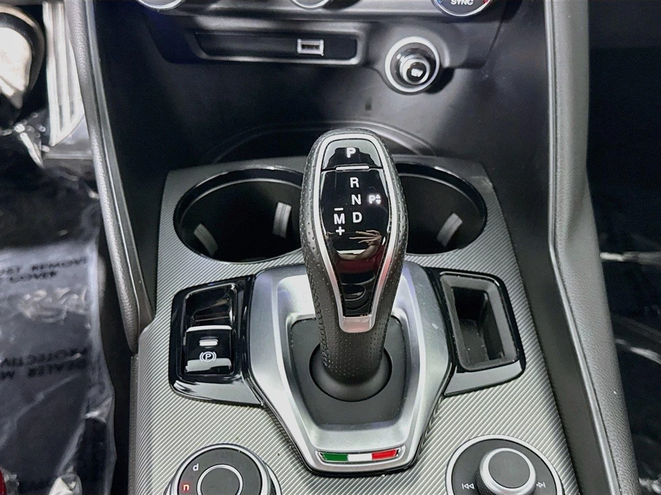 2024 Alfa Romeo Giulia - Image 23 of 31