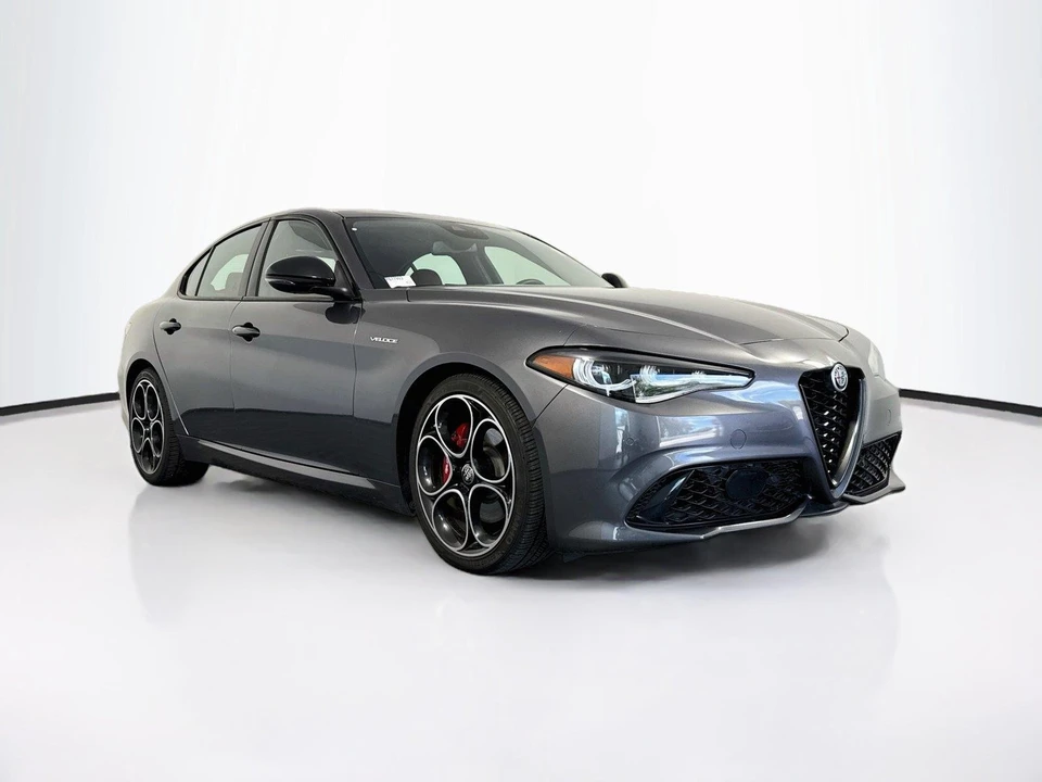 2024 Alfa Romeo Giulia - Image 7 of 19