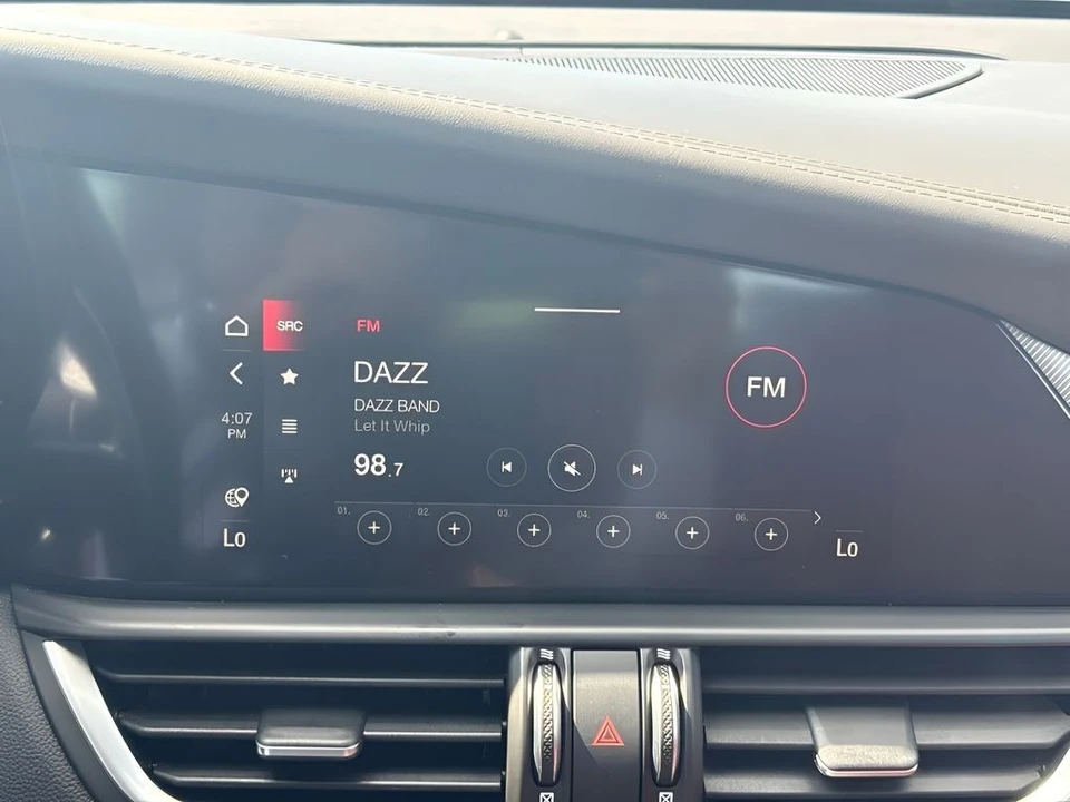 2024 Alfa Romeo Giulia - Image 15 of 31