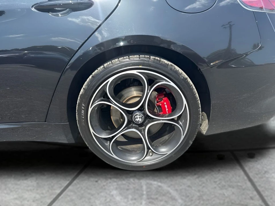 2024 Alfa Romeo Giulia - Image 29 of 31