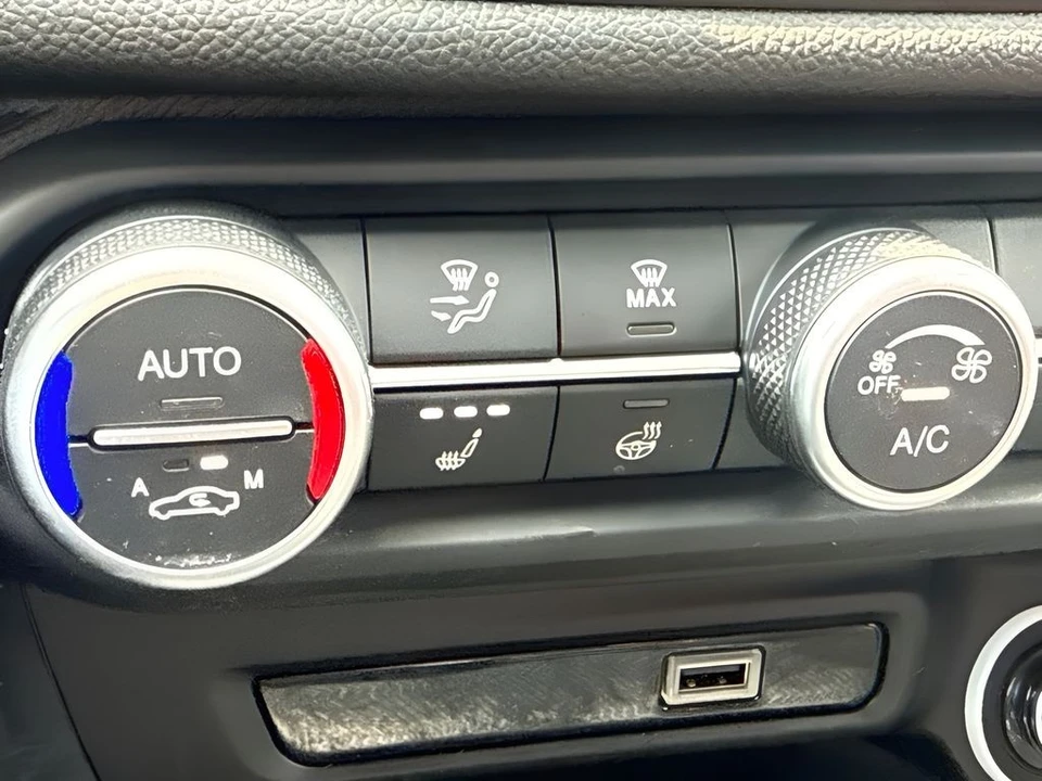 2024 Alfa Romeo Giulia - Image 19 of 31