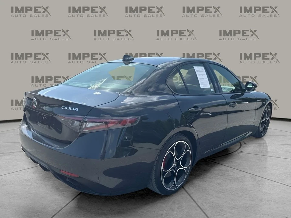 2024 Alfa Romeo Giulia - Image 5 of 31