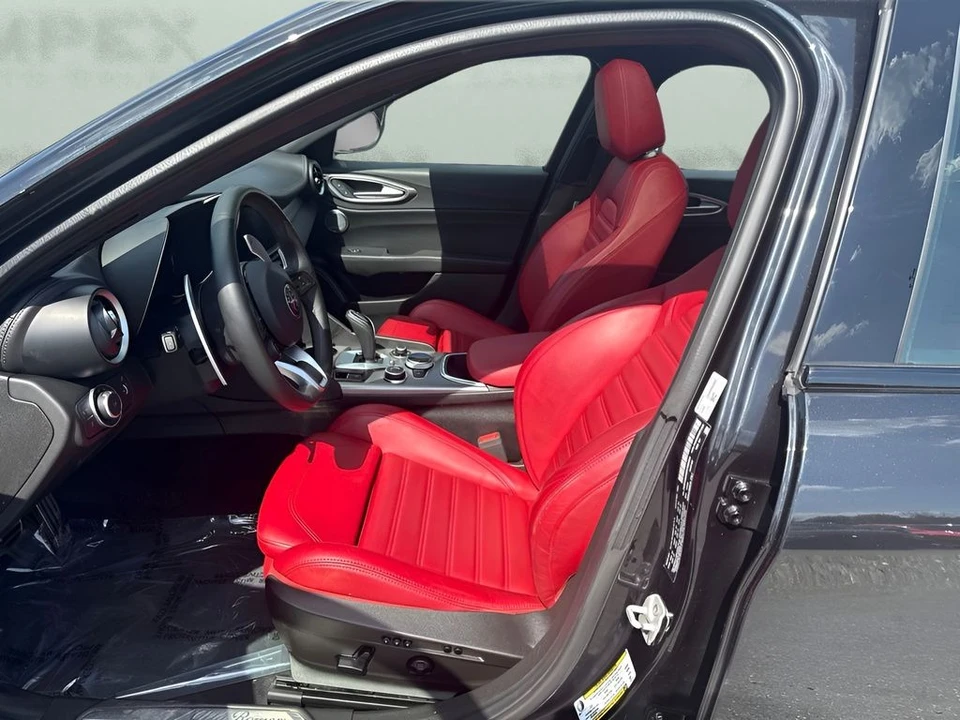 2024 Alfa Romeo Giulia - Image 9 of 31