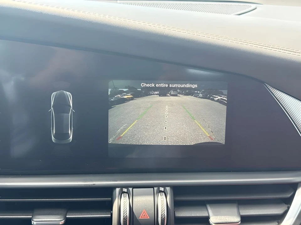 2024 Alfa Romeo Giulia - Image 18 of 31