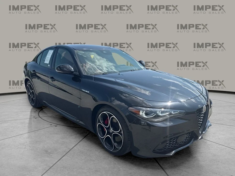 2024 Alfa Romeo Giulia - Image 7 of 31