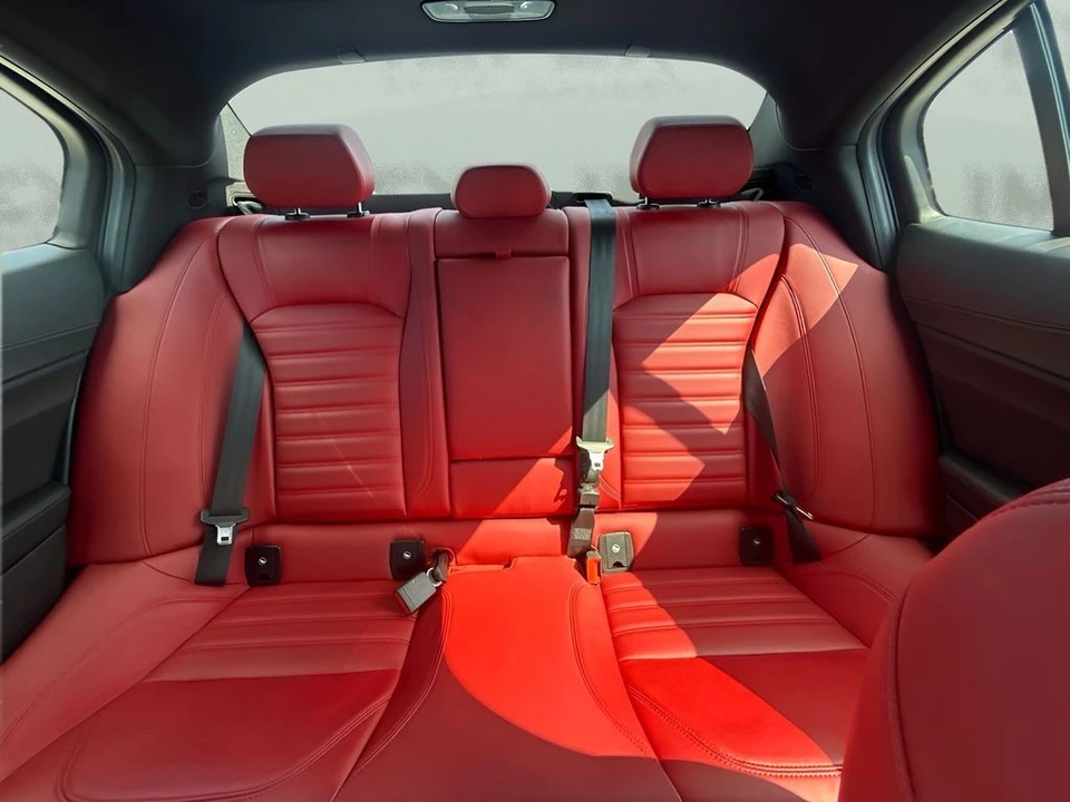 2024 Alfa Romeo Giulia - Image 12 of 31
