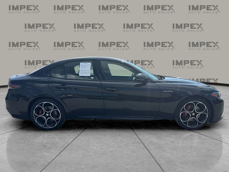 2024 Alfa Romeo Giulia - Image 6 of 31