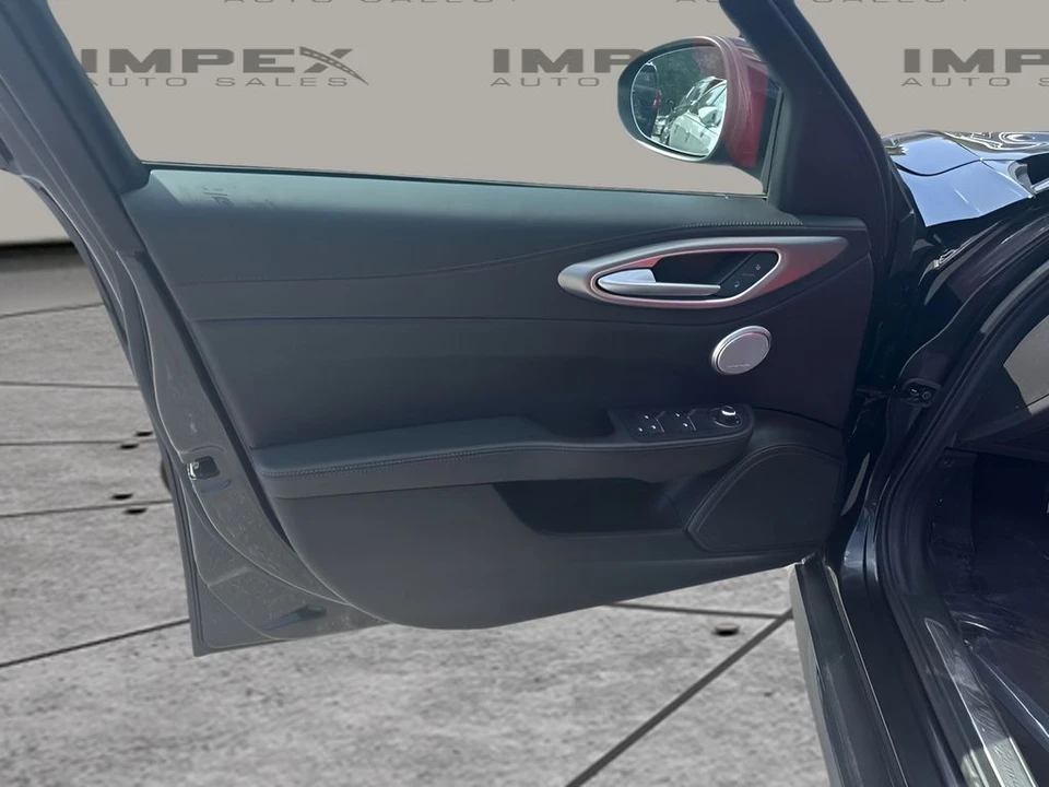 2024 Alfa Romeo Giulia - Image 23 of 31