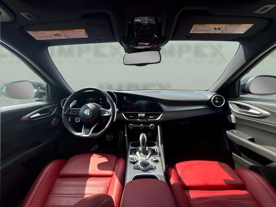 2024 Alfa Romeo Giulia - Image 14 of 31