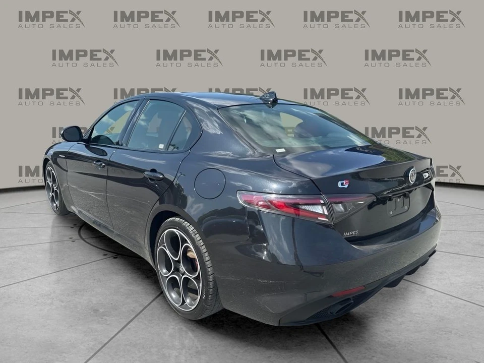 2024 Alfa Romeo Giulia - Image 3 of 31