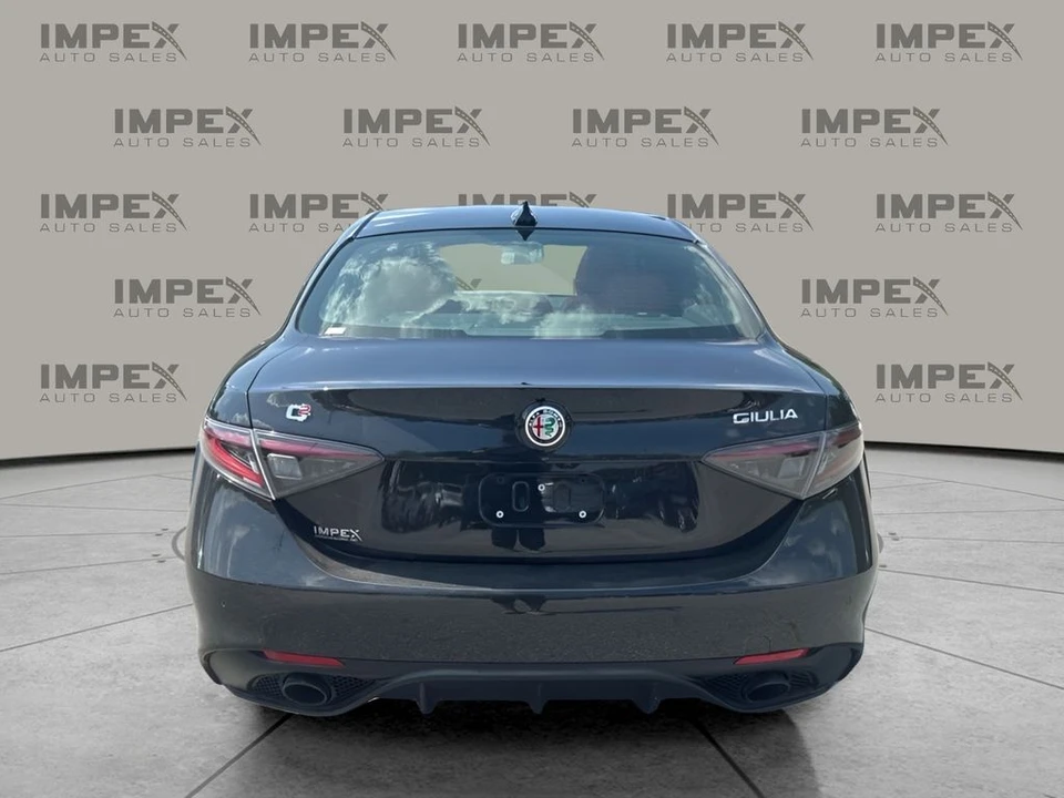 2024 Alfa Romeo Giulia - Image 4 of 31