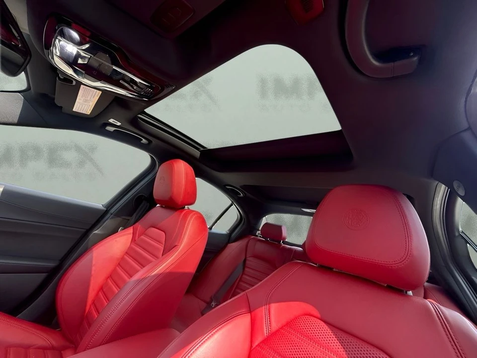 2024 Alfa Romeo Giulia - Image 11 of 31