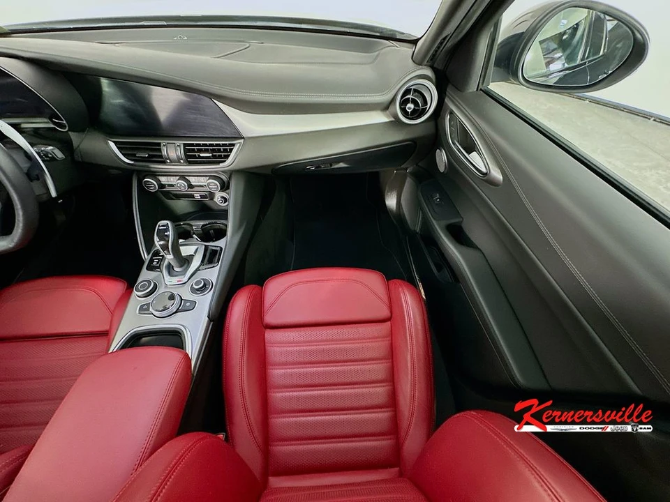 2024 Alfa Romeo Giulia - Image 11 of 24