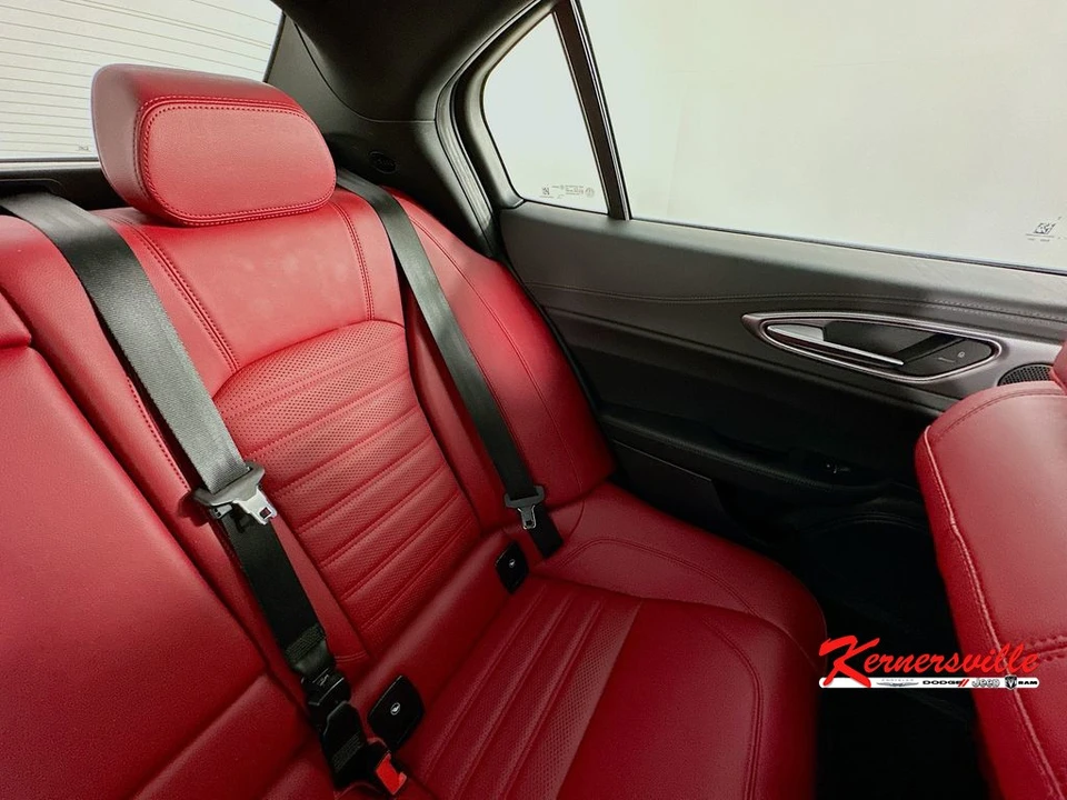 2024 Alfa Romeo Giulia - Image 14 of 24