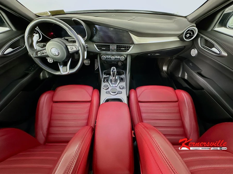 2024 Alfa Romeo Giulia - Image 10 of 24