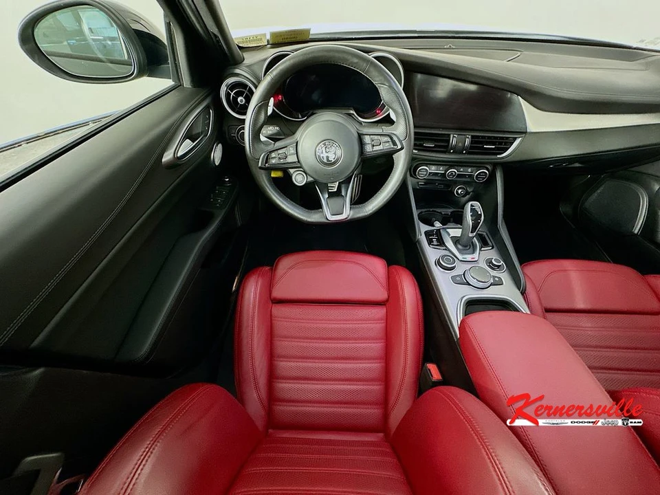 2024 Alfa Romeo Giulia - Image 9 of 24