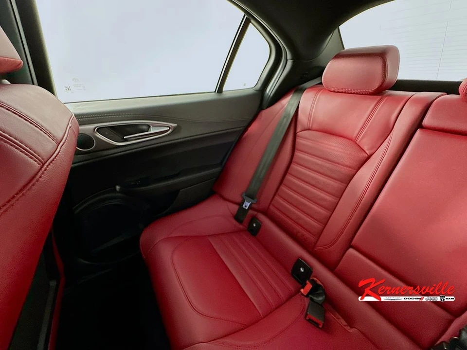 2024 Alfa Romeo Giulia - Image 12 of 24