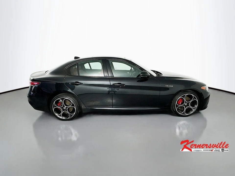2024 Alfa Romeo Giulia - Image 8 of 24