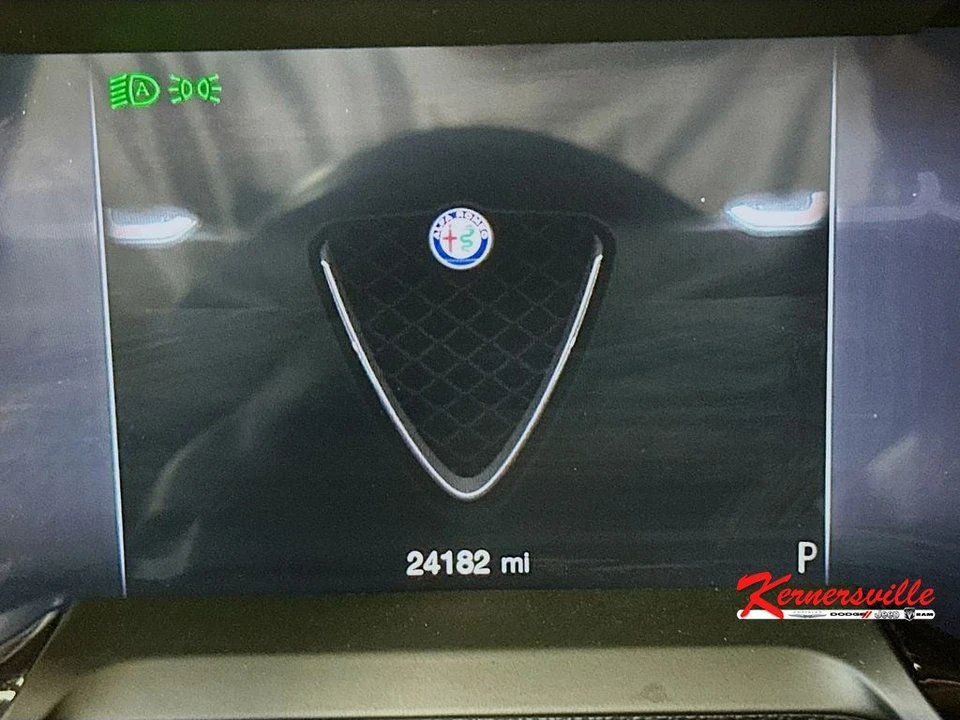 2024 Alfa Romeo Giulia - Image 15 of 24