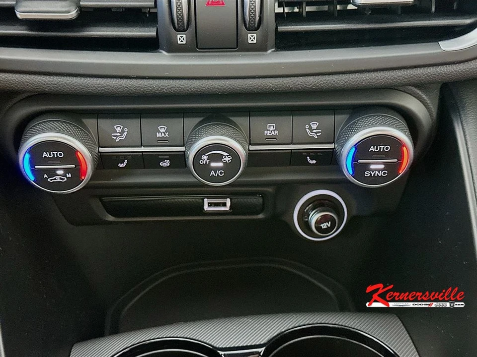 2024 Alfa Romeo Giulia - Image 18 of 24