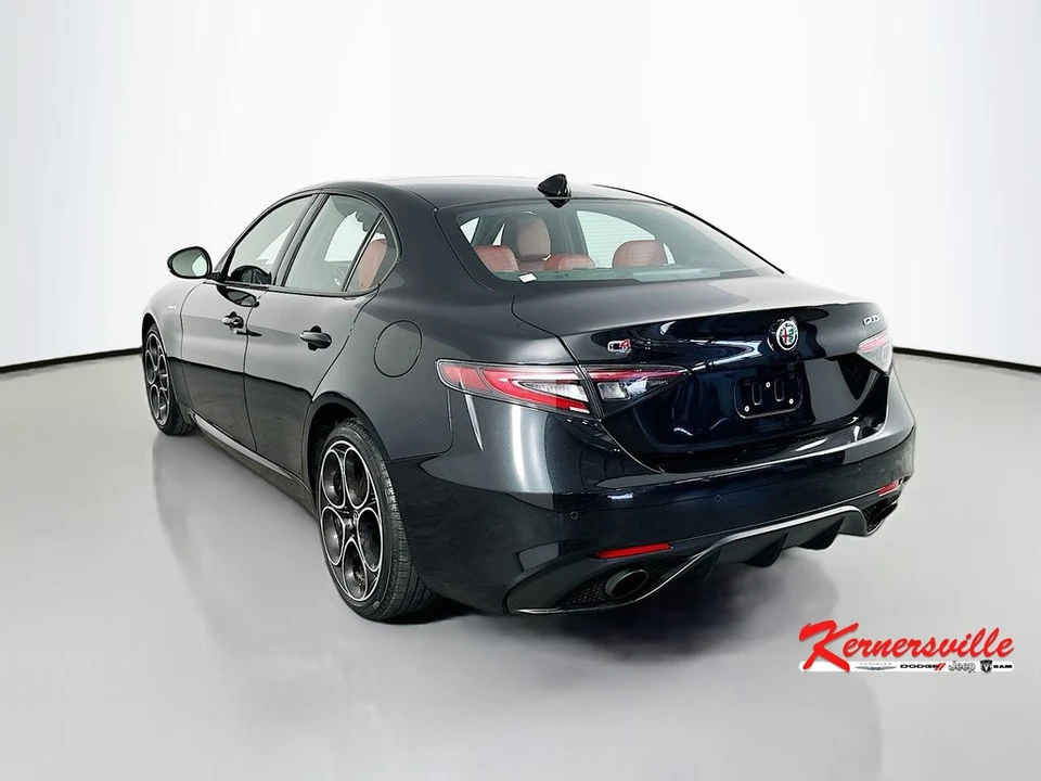 2024 Alfa Romeo Giulia - Image 5 of 24