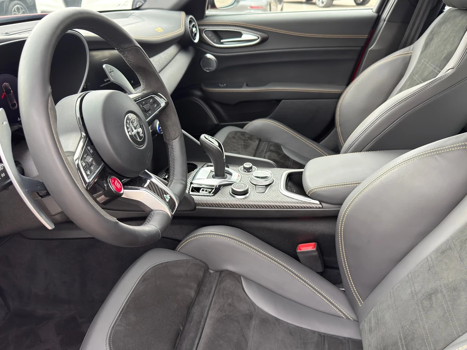 2024 Alfa Romeo Giulia - Image 18 of 31